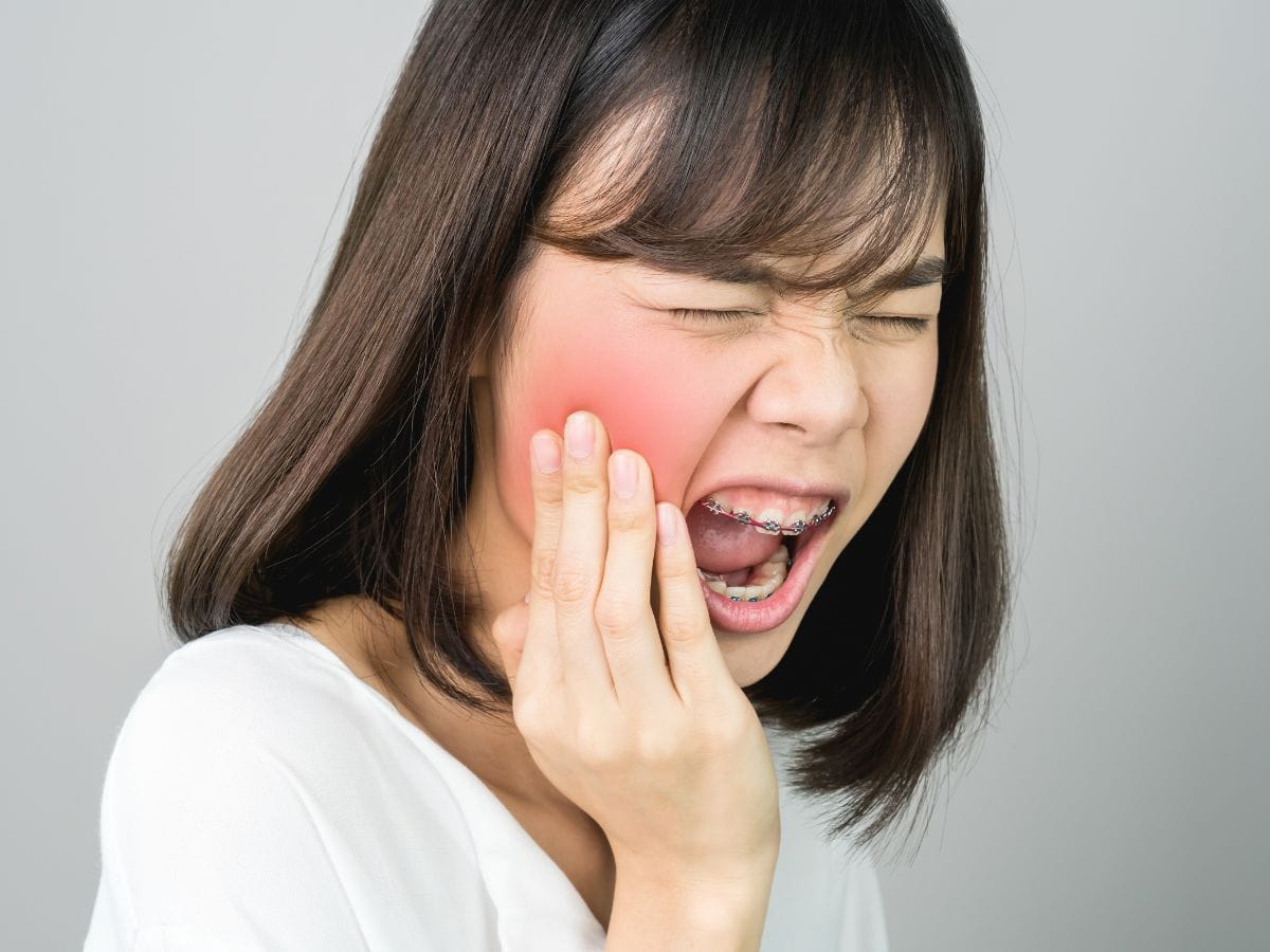 asian-girl-in-white-casual-dress-show-off-the-toot-2026-01-06-10-49-20-utc