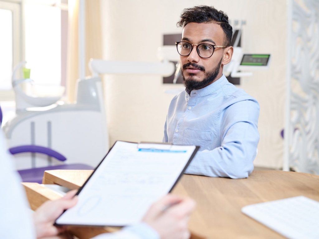 Having-Consultation-At-Dental-Room.jpg Having-consultation-at-dental-room. Jpg